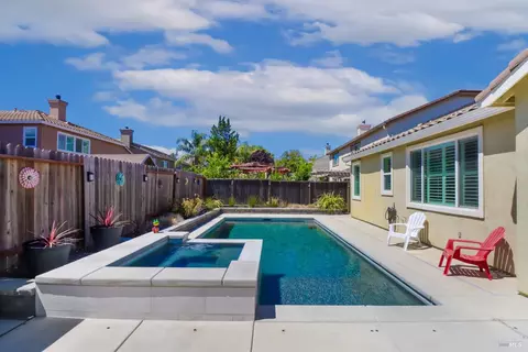 Exterior - 1105 Bello Dr, Dixon, CA 95620 photo 5 of 9