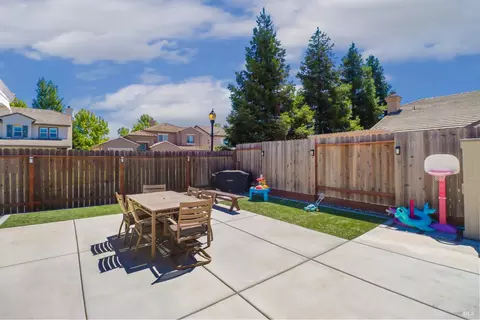 Exterior - 1105 Bello Dr, Dixon, CA 95620 photo 9 of 9