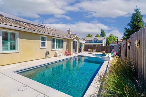 Exterior - 1105 Bello Dr, Dixon, CA 95620 photo 7 of 9