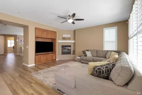 Living - 1105 Bello Dr, Dixon, CA 95620 photo 2 of 3