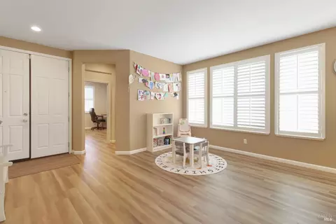 Entry Way - 1105 Bello Dr, Dixon, CA 95620 photo 3 of 6