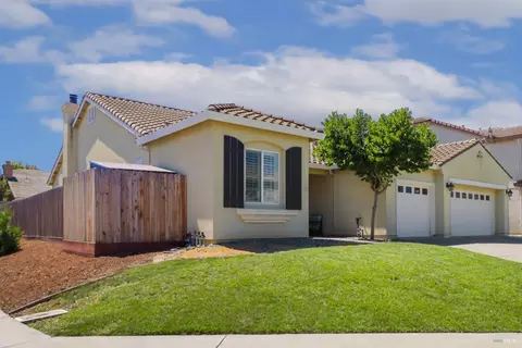 Exterior - 1105 Bello Dr, Dixon, CA 95620 photo 2 of 9