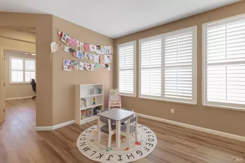 Entry Way - 1105 Bello Dr, Dixon, CA 95620 photo 4 of 6
