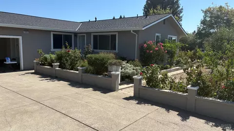 Exterior - 9896 Sunray Pl, Windsor, CA 95492 photo 7 of 18