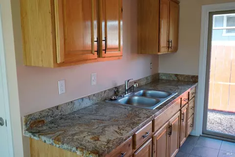 Kitchen - 9896 Sunray Pl, Windsor, CA 95492 photo 2 of 5