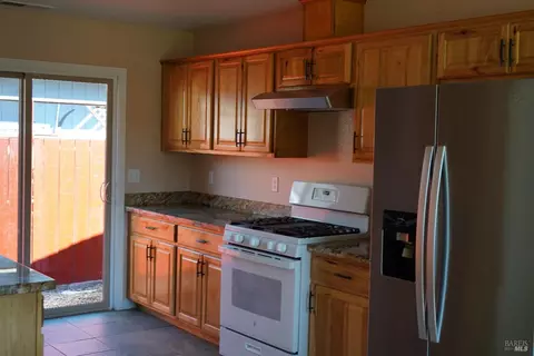 Kitchen - 9896 Sunray Pl, Windsor, CA 95492 photo 1 of 5