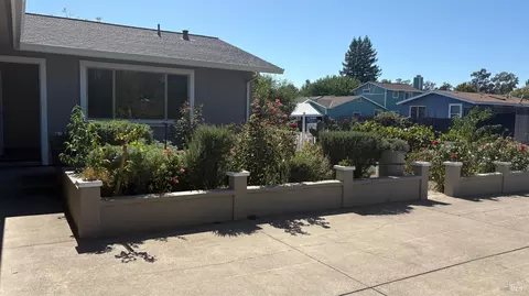 Exterior - 9896 Sunray Pl, Windsor, CA 95492 photo 12 of 18