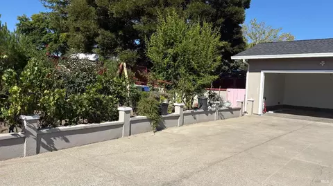 Exterior - 9896 Sunray Pl, Windsor, CA 95492 photo 6 of 18