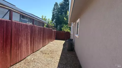 Exterior - 9896 Sunray Pl, Windsor, CA 95492 photo 15 of 18