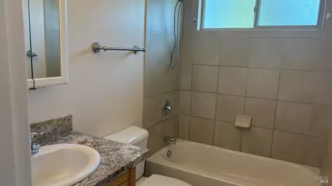 Bath - 9896 Sunray Pl, Windsor, CA 95492 photo 3 of 3