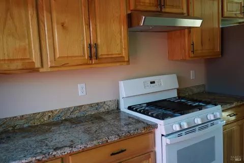 Kitchen - 9896 Sunray Pl, Windsor, CA 95492 photo 3 of 5
