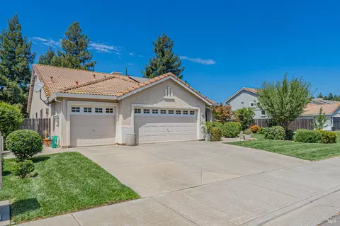 485 Pheasant Run Dr, Dixon, CA 95620 photo 2