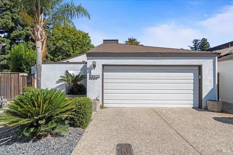 1330 Blackberry Ct, Dixon, CA 95620