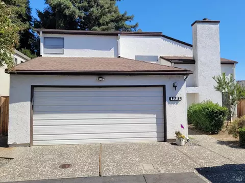 1251 Redwood Ct, Dixon, CA 95620