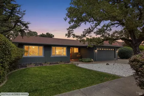 1060 Oakmont Ct, Napa, CA 94559