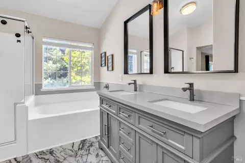 Bath - 2040 Mariposa Dr, Dixon, CA 95620 photo 1 of 5