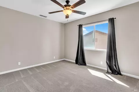 Bedroom - 2040 Mariposa Dr, Dixon, CA 95620 photo 3 of 5