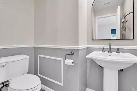 Bath - 2040 Mariposa Dr, Dixon, CA 95620 photo 5 of 5