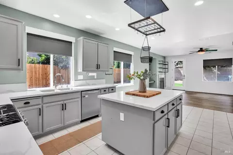 Kitchen - 2040 Mariposa Dr, Dixon, CA 95620 photo 6 of 6