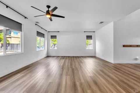 Living - 2040 Mariposa Dr, Dixon, CA 95620 photo 2 of 9