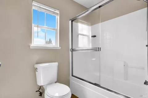 Bath - 2040 Mariposa Dr, Dixon, CA 95620 photo 3 of 5