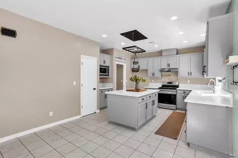 Kitchen - 2040 Mariposa Dr, Dixon, CA 95620 photo 1 of 6
