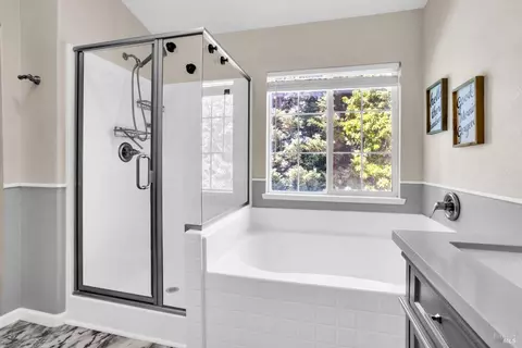 Bath - 2040 Mariposa Dr, Dixon, CA 95620 photo 2 of 5