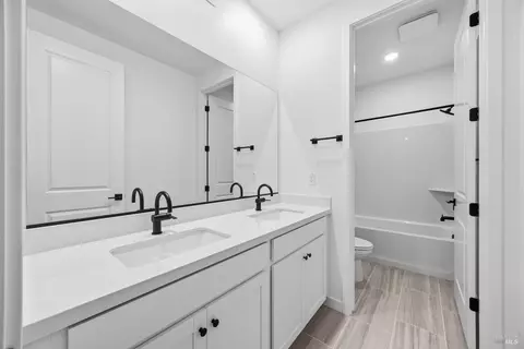 Bath - 4031 Marshall Rd, Vacaville, CA 95687 photo 2 of 4
