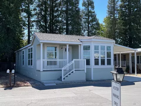 1032 Maple Dr, Windsor, CA 95492 photo 2