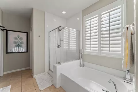 Bath - 1395 Couples Cir, Fairfield, CA 94533 photo 2 of 3
