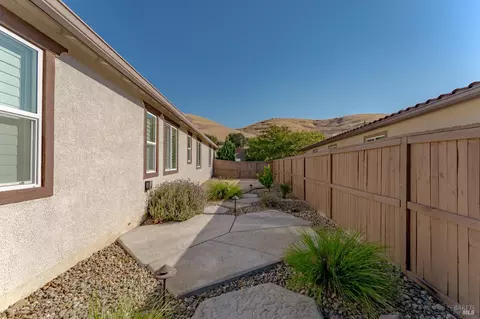 Exterior - 1395 Couples Cir, Fairfield, CA 94533 photo 6 of 12