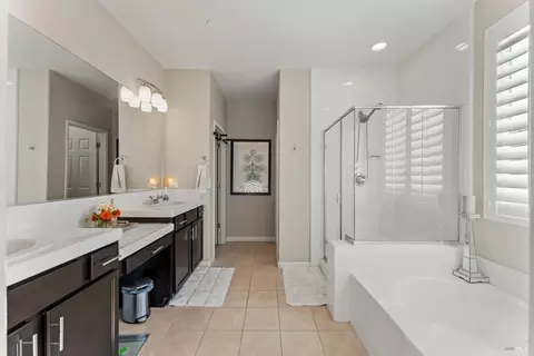 Bath - 1395 Couples Cir, Fairfield, CA 94533 photo 1 of 3