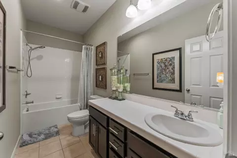 Bath - 1395 Couples Cir, Fairfield, CA 94533 photo 3 of 3