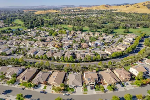 View/Area - 1395 Couples Cir, Fairfield, CA 94533 photo 4 of 20