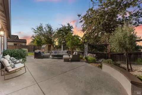 Exterior - 1395 Couples Cir, Fairfield, CA 94533 photo 1 of 12