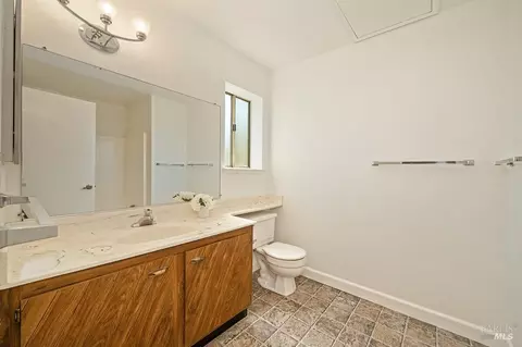 Bath - 263 Brookdale Dr, Vacaville, CA 95687 photo 3 of 4