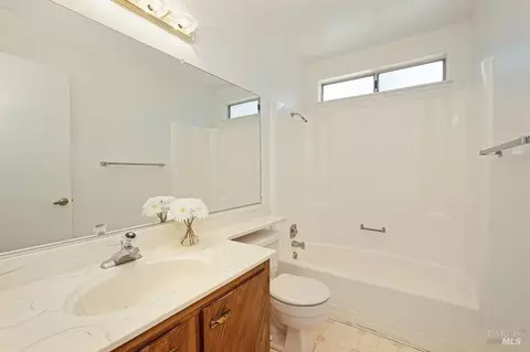 Bath - 263 Brookdale Dr, Vacaville, CA 95687 photo 4 of 4