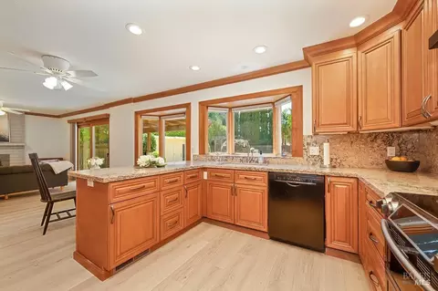 Kitchen - 263 Brookdale Dr, Vacaville, CA 95687 photo 3 of 5