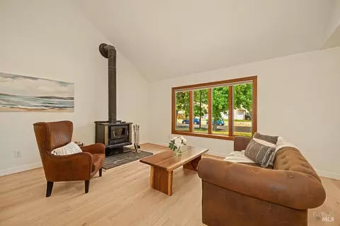 Living - 263 Brookdale Dr, Vacaville, CA 95687 photo 2 of 3