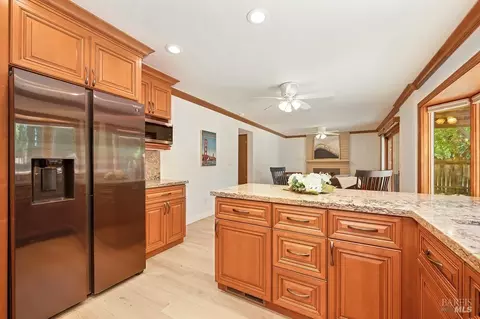 Kitchen - 263 Brookdale Dr, Vacaville, CA 95687 photo 4 of 5