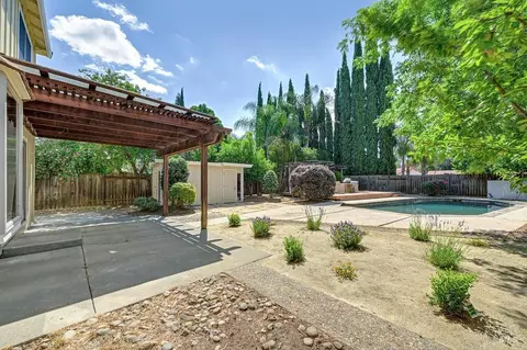 Exterior - 263 Brookdale Dr, Vacaville, CA 95687 photo 4 of 14