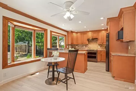 Kitchen - 263 Brookdale Dr, Vacaville, CA 95687 photo 5 of 5