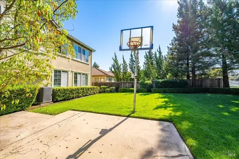 Exterior - 4409 Avondale Cir, Fairfield, CA 94533 photo 7 of 15