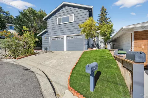 32 Los Robles Dr, San Rafael, CA 94901