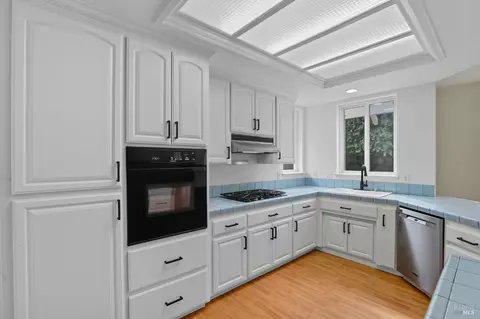 Kitchen - 1615 Sequoia Way, Dixon, CA 95620 photo 2 of 6