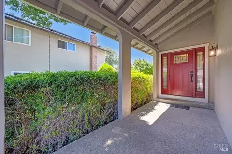 571 Nottingham Dr, Vacaville, CA 95688 photo 3