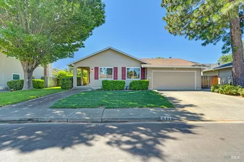 571 Nottingham Dr, Vacaville, CA 95688