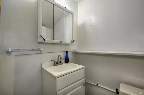 Bath - 80 Serres Dr, Sonoma, CA 95476 photo 2 of 3