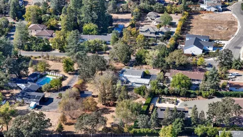 View/Area - 80 Serres Dr, Sonoma, CA 95476 photo 5 of 14