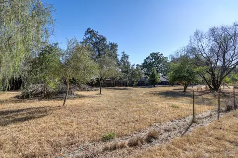 Exterior - 80 Serres Dr, Sonoma, CA 95476 photo 3 of 9